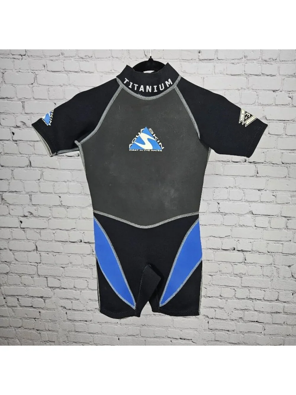 Aqua Skin Black Titanium 3.2mm US Divers Shorty Springsuit Wetsuit Youth Small S